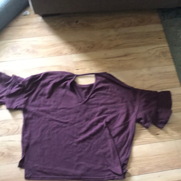 Tee shirt with cut out back - Picture 4 of 4